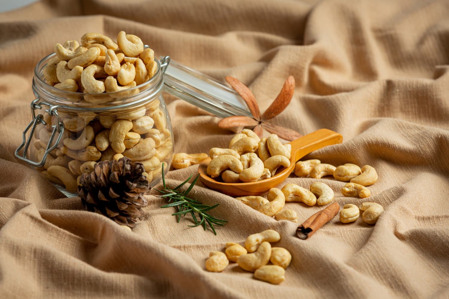 Jar of King of Cashews cashews